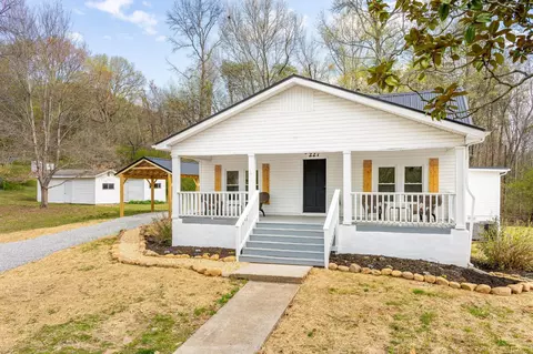 227 Cox Ln, Soddy Daisy, TN 37379