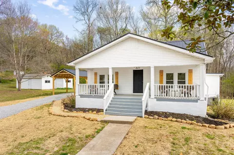 227 Cox Ln, Soddy Daisy, TN 37379