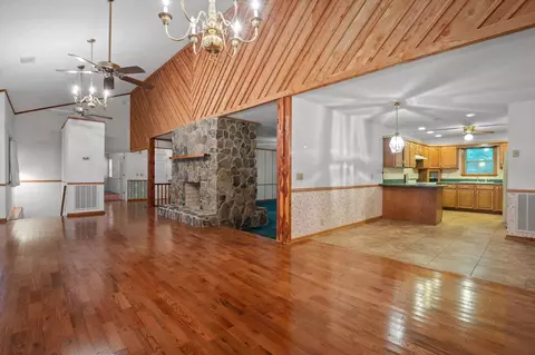 Living - 6601 Hunter Rd, Harrison, TN 37341 photo 9 of 9