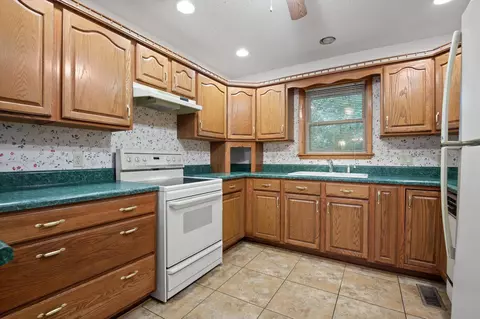 Kitchen - 6601 Hunter Rd, Harrison, TN 37341 photo 2 of 4