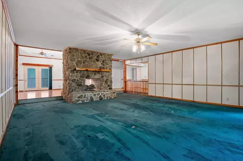 Living - 6601 Hunter Rd, Harrison, TN 37341 photo 4 of 9