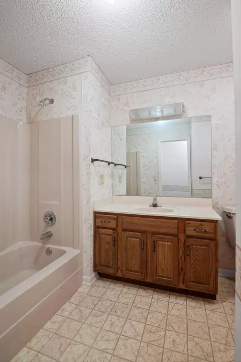 Bath - 6601 Hunter Rd, Harrison, TN 37341 photo 6 of 6