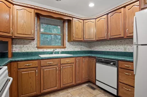 Kitchen - 6601 Hunter Rd, Harrison, TN 37341 photo 4 of 4