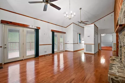 Living - 6601 Hunter Rd, Harrison, TN 37341 photo 8 of 9
