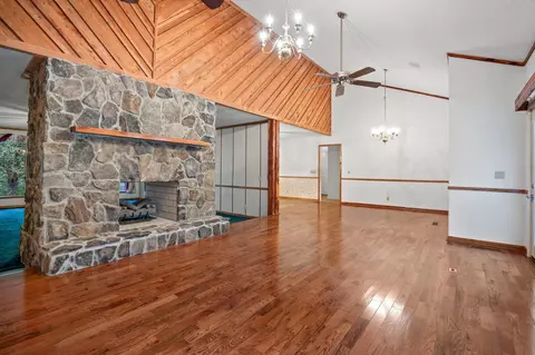 Living - 6601 Hunter Rd, Harrison, TN 37341 photo 7 of 9