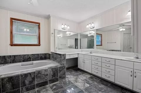 Bath - 6601 Hunter Rd, Harrison, TN 37341 photo 1 of 6