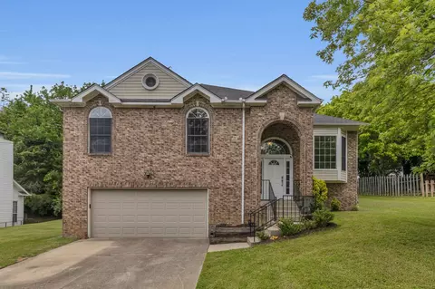 916 Split Oak Dr, Antioch, TN 37013