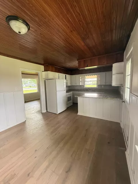 Kitchen - 205 Donoho Ave, Lafayette, TN 37083 photo 1 of 2