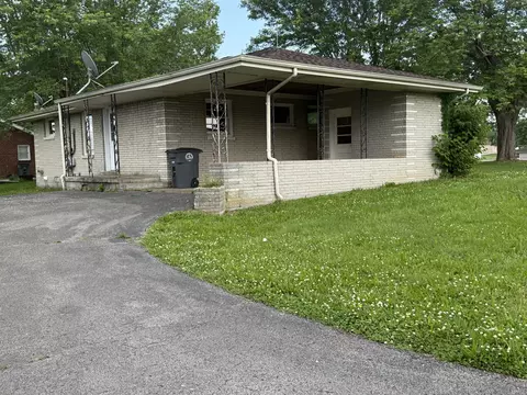 Exterior - 205 Donoho Ave, Lafayette, TN 37083 photo 4 of 7