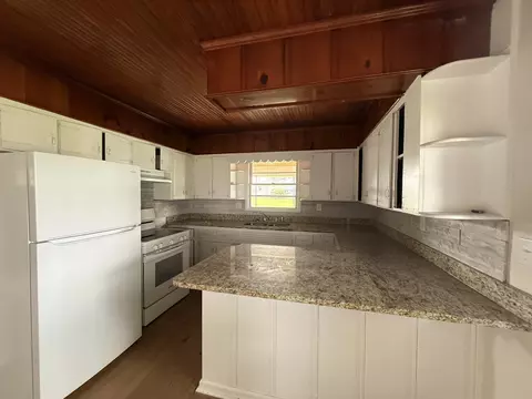 Kitchen - 205 Donoho Ave, Lafayette, TN 37083 photo 2 of 2