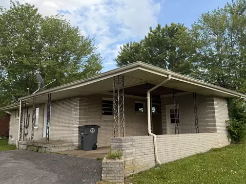 Exterior - 205 Donoho Ave, Lafayette, TN 37083 photo 3 of 7