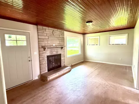 Living - 205 Donoho Ave, Lafayette, TN 37083 photo 1 of 2