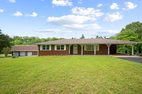 915 Taylor Cir, Burns, TN 37029