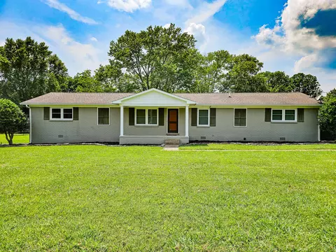 107 Ledgeview Dr, Shelbyville, TN 37160