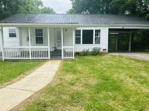 1207 Swanson Blvd, Fayetteville, TN 37334