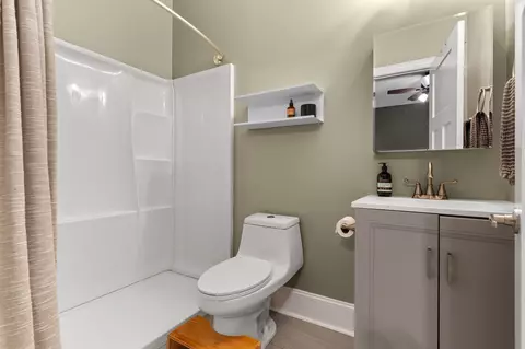 Bath - 212 Cherry St, Madison, TN 37115 photo 1 of 2