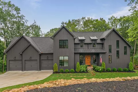 620 Georgia Ave, Signal Mountain, TN 37377