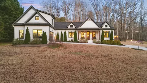 1144 Clift Cave Dr, Soddy Daisy, TN 37379