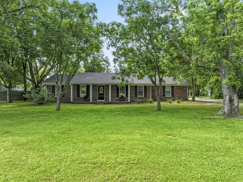 211 Elmwood Dr, Murfreesboro, TN 37128