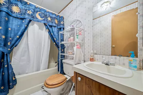 Bath - 48 Enfield Dr, Beechgrove, TN 37018 photo 2 of 2