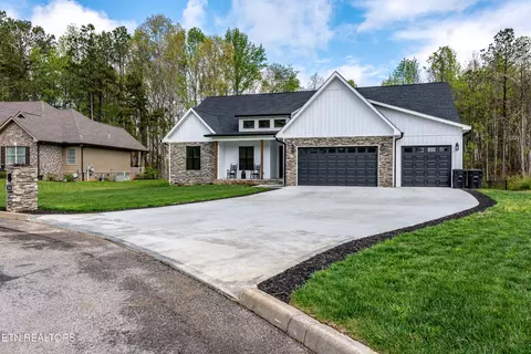 355 Shadows Lawn Dr, Athens, TN 37303