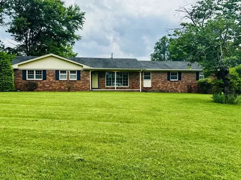 1307 Ellington Dr, Lafayette, TN 37083