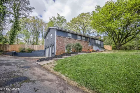 1305 Holmouth Ln, Knoxville, TN 37914