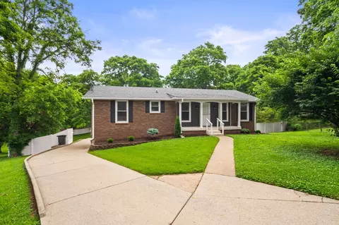 201 Gates Dr, Hendersonville, TN 37075