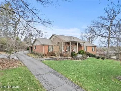 2022 Oakwood Dr, Maryville, TN 37803