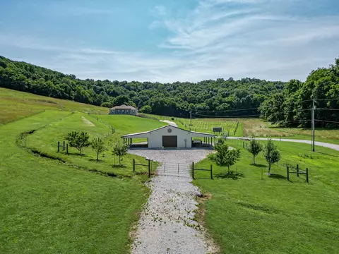 1973 Mooresville Pike, Culleoka, TN 38451
