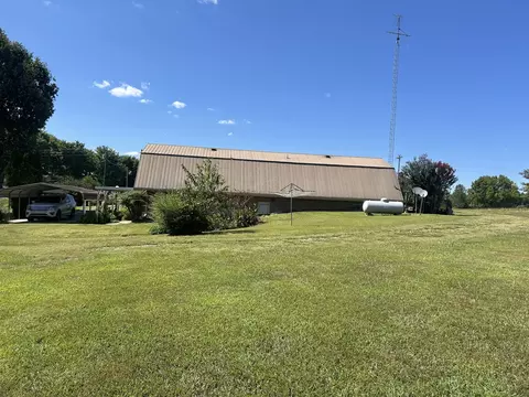 Exterior - 236 Beartown Rd, Loretto, TN 38469 photo 3 of 13