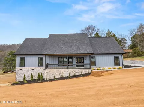 215 Charlie Ln, Maryville, TN 37804