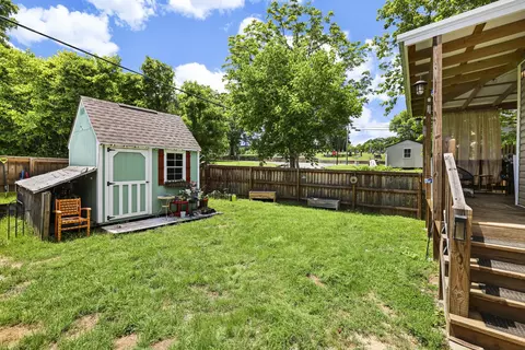 Exterior - 103 Lockhart St, Dickson, TN 37055 photo 9 of 12