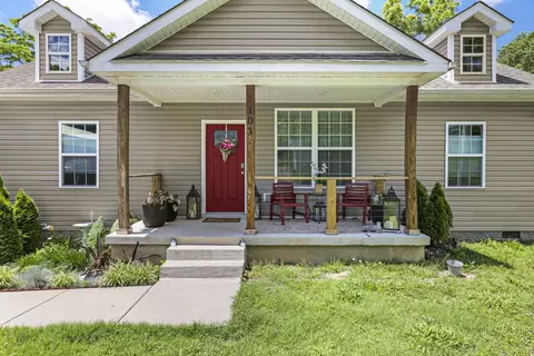 Exterior - 103 Lockhart St, Dickson, TN 37055 photo 4 of 12