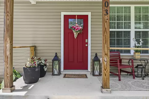 Exterior - 103 Lockhart St, Dickson, TN 37055 photo 6 of 12