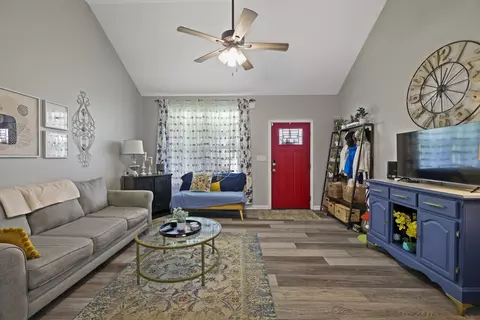 Entry Way - 103 Lockhart St, Dickson, TN 37055 photo 2 of 4