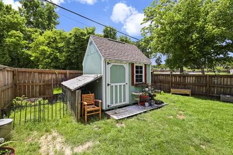 Exterior - 103 Lockhart St, Dickson, TN 37055 photo 10 of 12