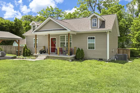 Exterior - 103 Lockhart St, Dickson, TN 37055 photo 2 of 12