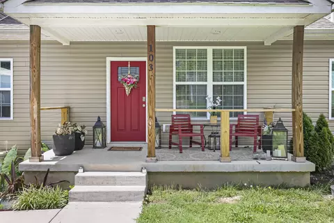 Exterior - 103 Lockhart St, Dickson, TN 37055 photo 5 of 12