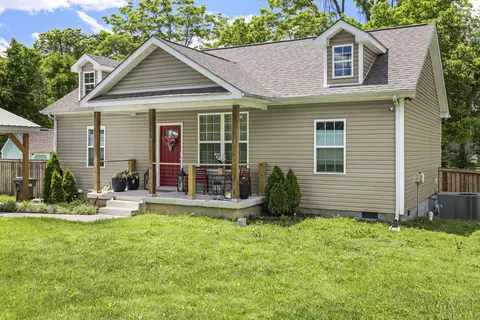 Exterior - 103 Lockhart St, Dickson, TN 37055 photo 3 of 12