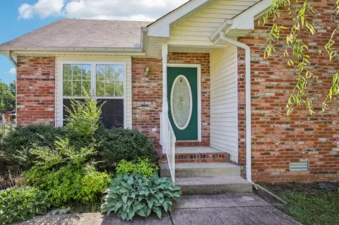 311 Oakland Dr, Dickson, TN 37055