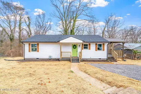 330 East Dr, Oak Ridge, TN 37830