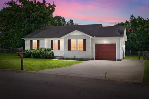 107 Pappy Dr, Oak Grove, KY 42262