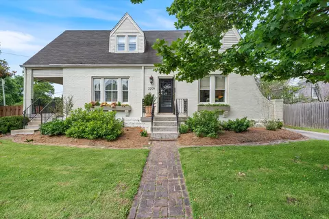 2209 Natchez Trce, Nashville, TN 37212