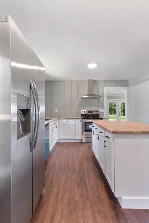 Kitchen - 108 Brook Dr, Dickson, TN 37055 photo 2 of 2