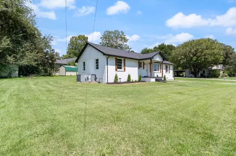 Exterior - 108 Brook Dr, Dickson, TN 37055 photo 2 of 3