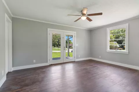 Living - 108 Brook Dr, Dickson, TN 37055 photo 5 of 6