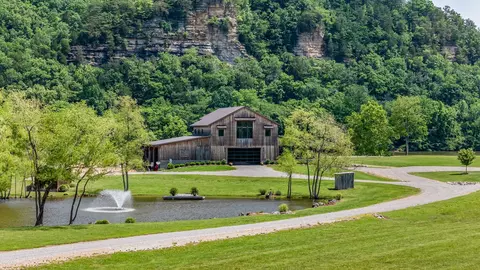 1054 Sunrise Cir, Ashland City, TN 37015