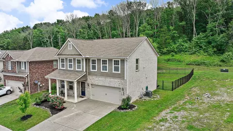 333 Blackthorn Ln, Gallatin, TN 37066