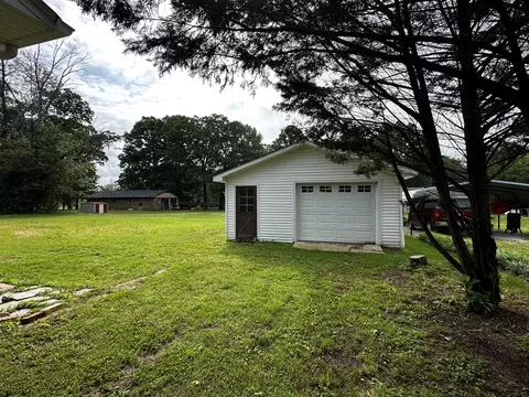 706 Brenda Ave, Loretto, TN 38469 photo 4